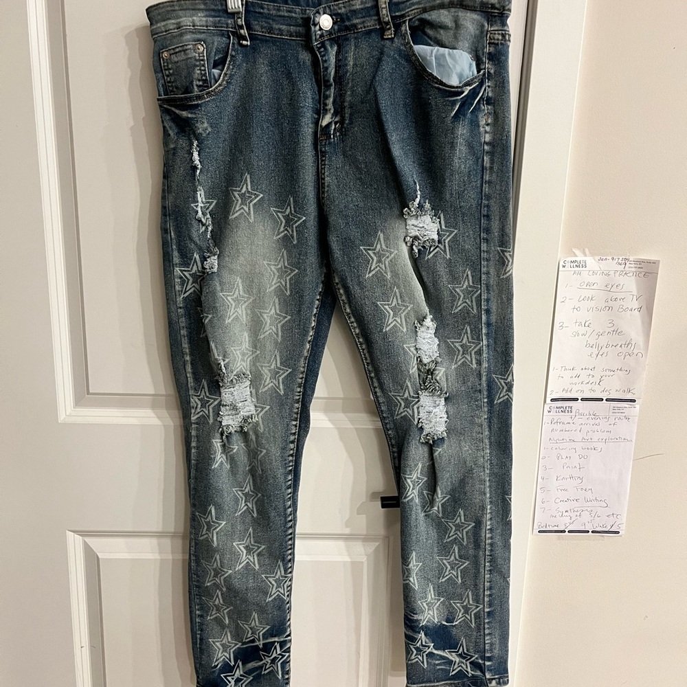 Star Patterned Distressed Jeans